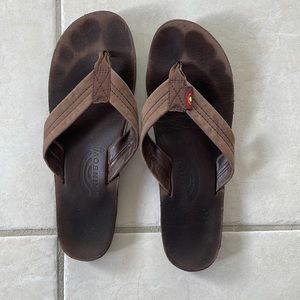 Dark brown rainbow sandals